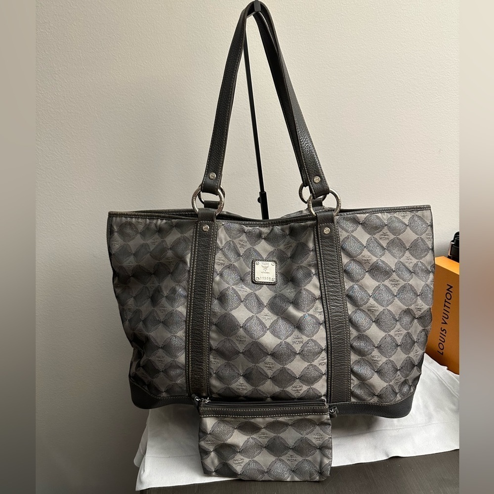 MCM DIAMOND PRINT GRAY TOTE/NYLON & LEATHER/ CLIP CLOSURE WITH MATCHING POUCH!!